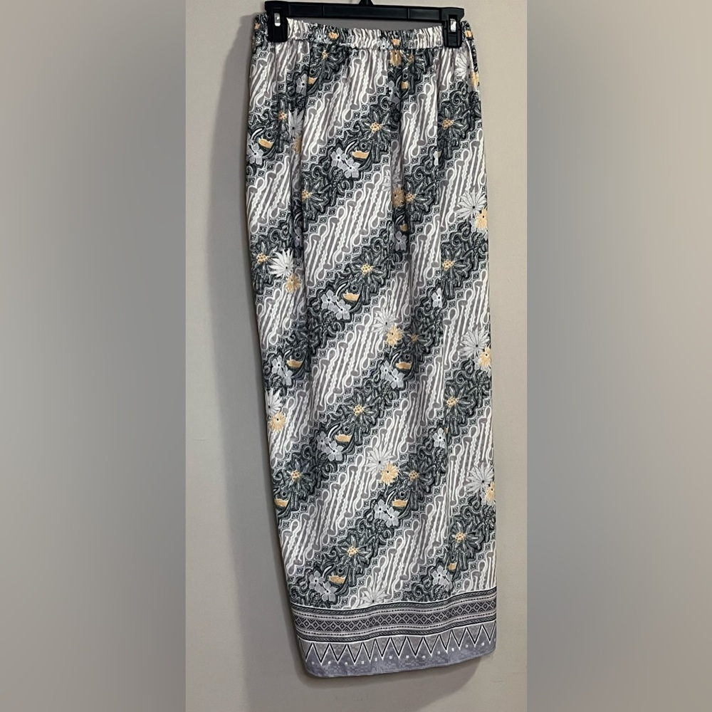 NWOT Cynthia Toung Gray flora skirt or sarong size medium - Picture 6 of 9